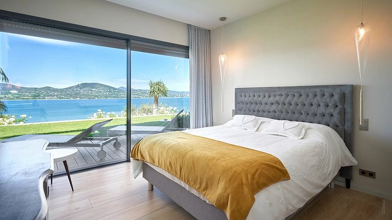Azu052 - Prestigious Contemporary Villa in Gassin