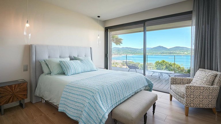 Azu052 - Villa Contemporánea en St Tropez