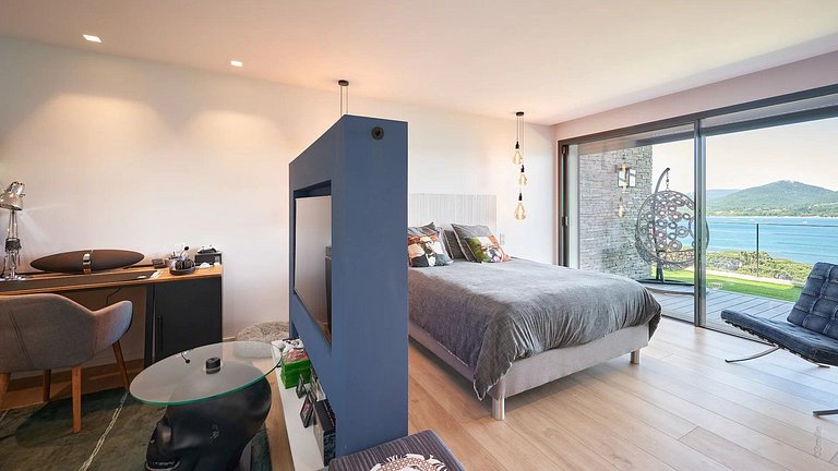 Azu052 - Prestigious Contemporary Villa in Gassin