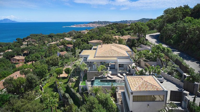 Azu052 - Villa Contemporánea en St Tropez