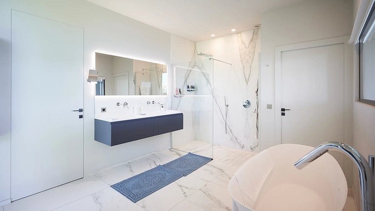 Azu052 - Villa Contemporánea en St Tropez