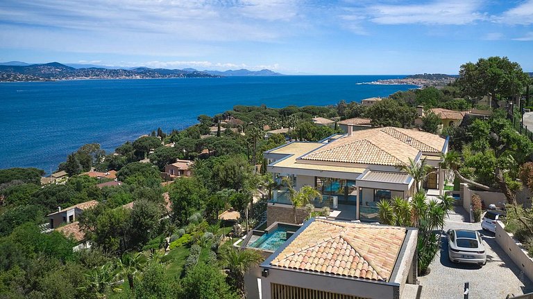 Azu052 - Prestigious Contemporary Villa in Gassin