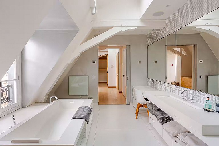 Par134 - Stunning apartment in St Germain des Prés