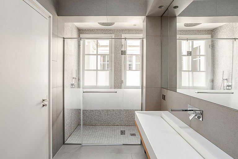Par134 - Stunning apartment in St Germain des Prés