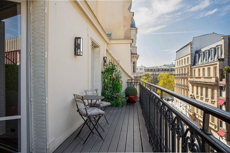 Par053 - 6 bedroom apartment with private gym