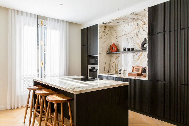 Par053 - 6 bedroom apartment with private gym