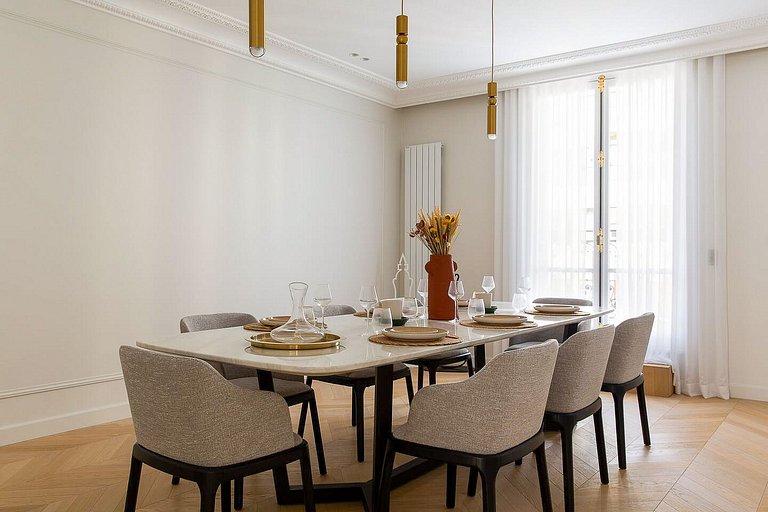 Par053 - 6 bedroom apartment with private gym