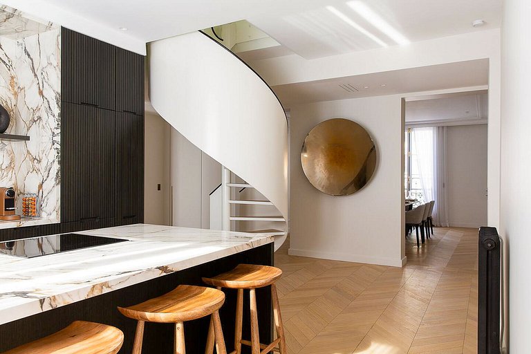 Par053 - 6 bedroom apartment with private gym