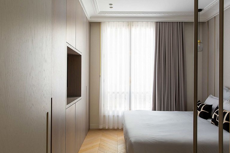 Par053 - 6 bedroom apartment with private gym