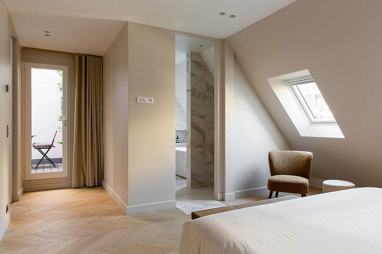 Par053 - 6 bedroom apartment with private gym
