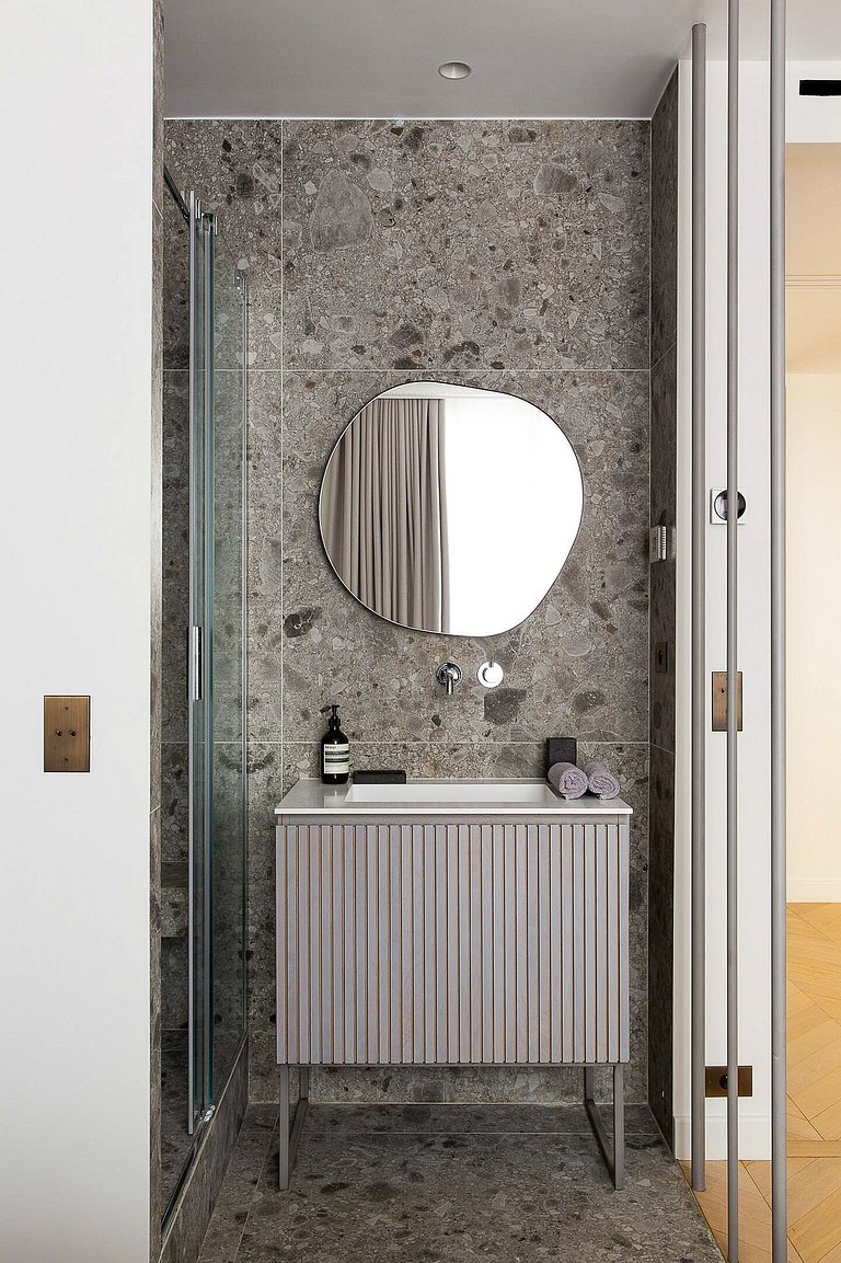 Par053 - 6 bedroom apartment with private gym