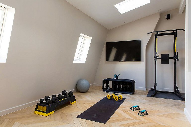 Par053 - Appartement de 6 chambres avec gym