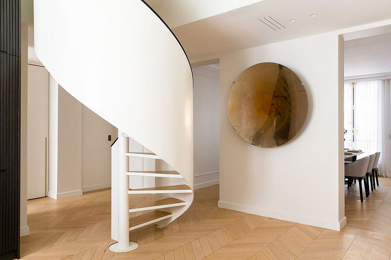 Par053 - Appartement de 6 chambres avec gym