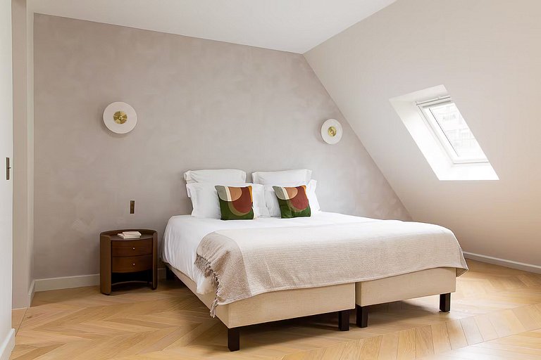 Par053 - 6 bedroom apartment with private gym