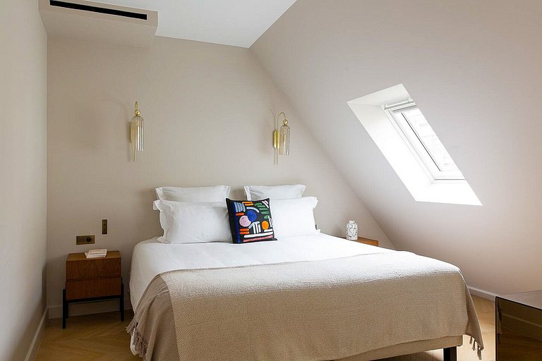 Par053 - 6 bedroom apartment with private gym