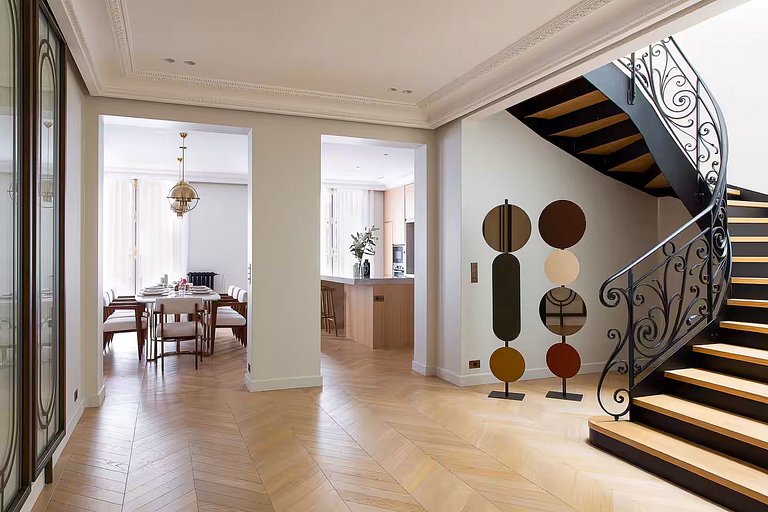 Par053 - 6 bedroom apartment with private gym