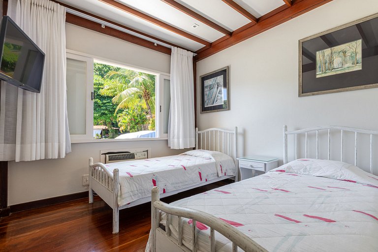 Ang064 - Luxury oceanfront villa in Angra os Reis