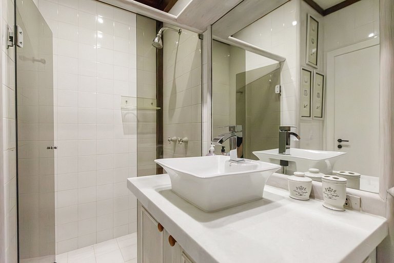 Ang064 - Luxury oceanfront villa in Angra os Reis