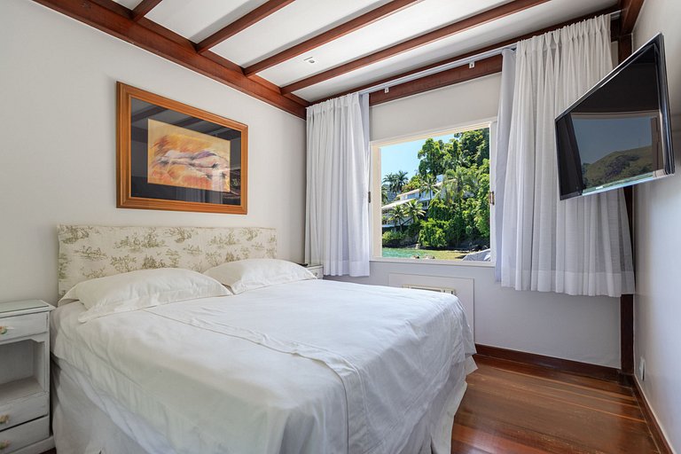Ang064 - Luxury oceanfront villa in Angra os Reis