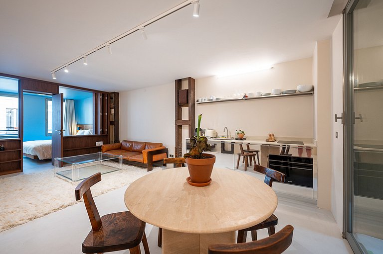 Par050 - Parisian townhouse with 4 bedrooms