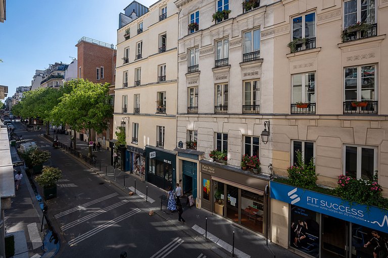 Par050 - Parisian townhouse with 4 bedrooms