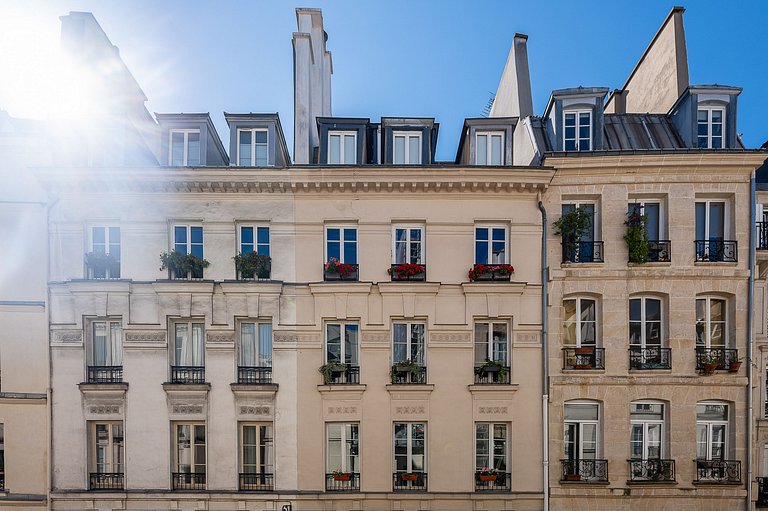 Par050 - Parisian townhouse with 4 bedrooms