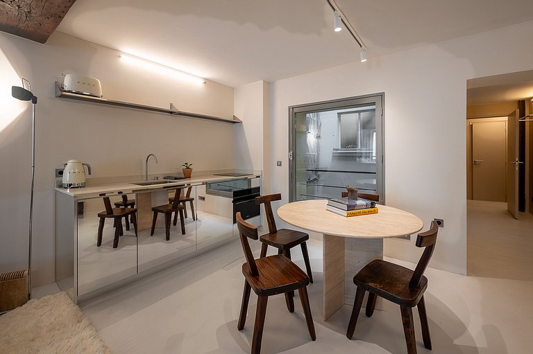Par050 - Parisian townhouse with 4 bedrooms