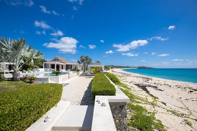 Sxm002 – Modern beachfront villa on Baie Longue Beach