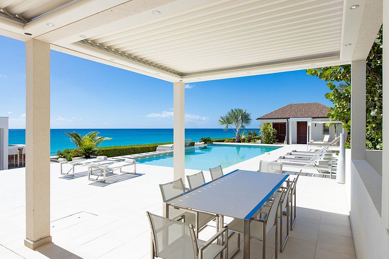 Sxm002 – Modern beachfront villa on Baie Longue Beach