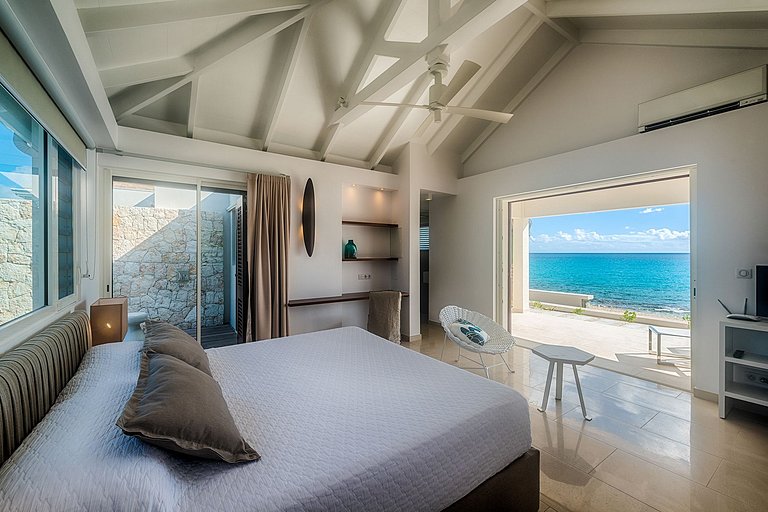 Sxm002 – Modern beachfront villa on Baie Longue Beach