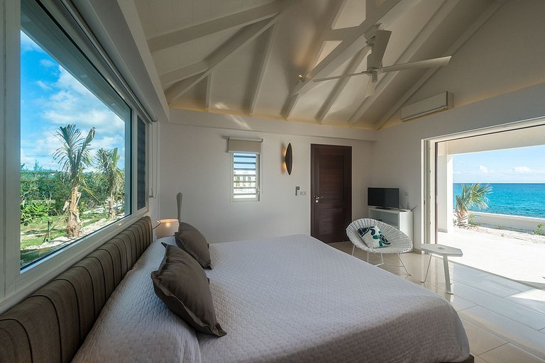 Sxm002 – Modern beachfront villa on Baie Longue Beach