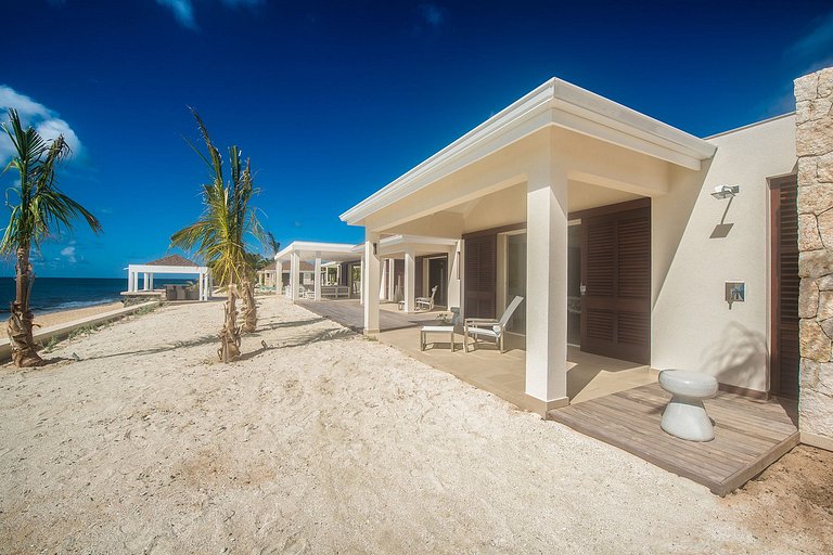 Sxm002 – Modern beachfront villa on Baie Longue Beach