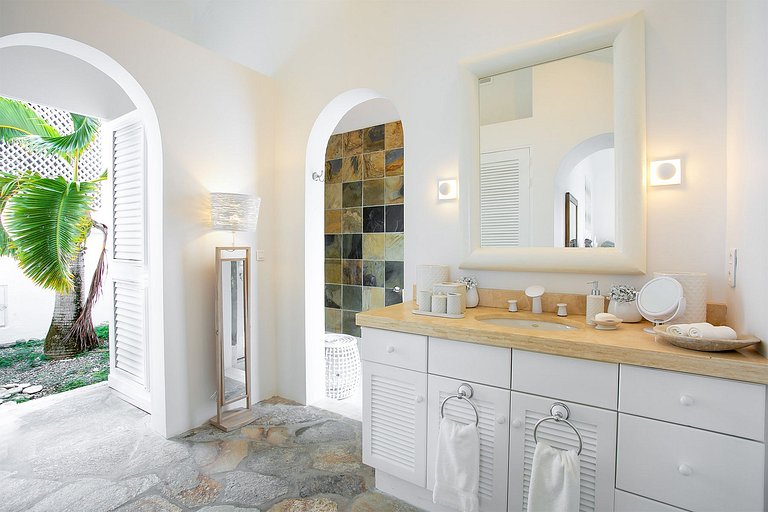 Sxm003 – Ultra-luxury villa with pool on Baie Rouge Beach