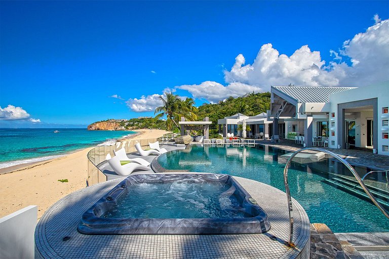 Sxm004 – Luxury beachfront villa with spa on Baie Rouge