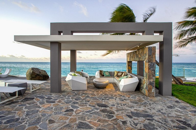 Sxm004 – Villa de luxe en bord de mer avec spa à Baie Rouge