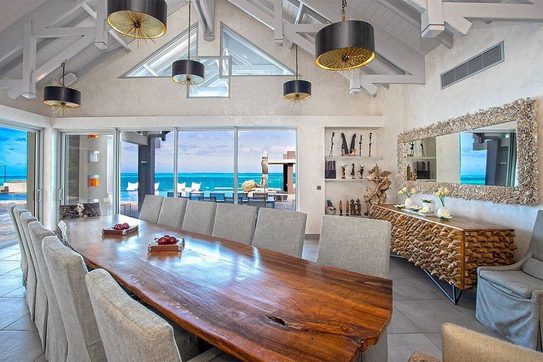 Sxm004 – Luxury beachfront villa with spa on Baie Rouge