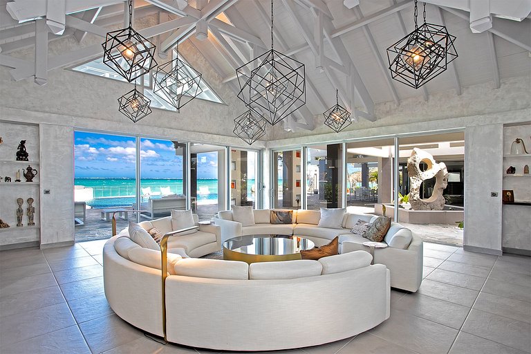 Sxm004 – Luxury beachfront villa with spa on Baie Rouge