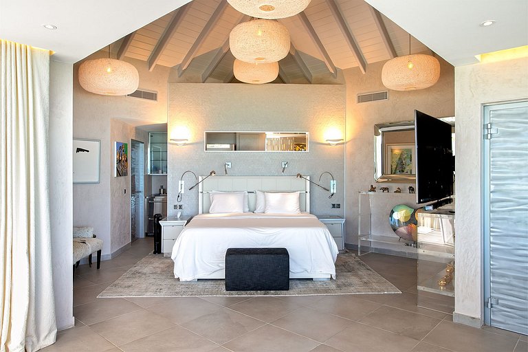 Sxm004 – Luxury beachfront villa with spa on Baie Rouge