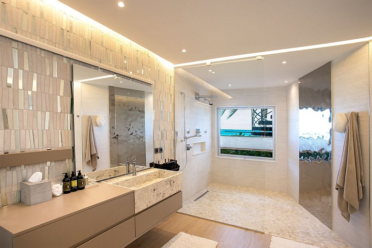 Sxm004 – Luxury beachfront villa with spa on Baie Rouge