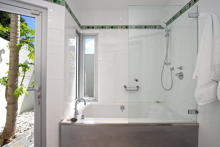 Sxm004 – Villa de luxo à beira-mar com spa em Baie Rouge
