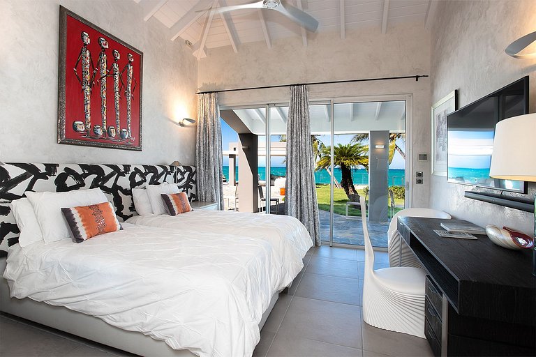 Sxm004 – Luxury beachfront villa with spa on Baie Rouge