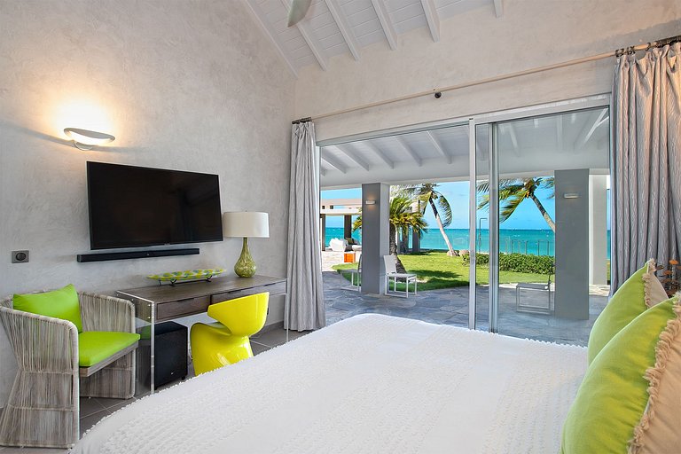 Sxm004 – Luxury beachfront villa with spa on Baie Rouge
