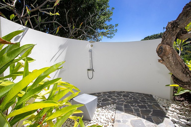 Sxm004 – Villa de luxe en bord de mer avec spa à Baie Rouge