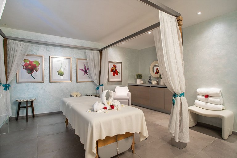 Sxm004 – Villa de luxe en bord de mer avec spa à Baie Rouge