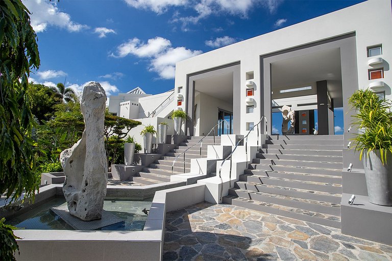 Sxm004 – Luxury beachfront villa with spa on Baie Rouge