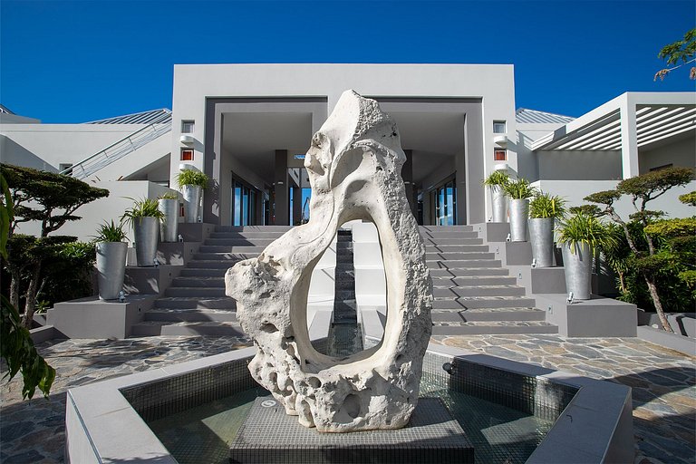 Sxm004 – Luxury beachfront villa with spa on Baie Rouge