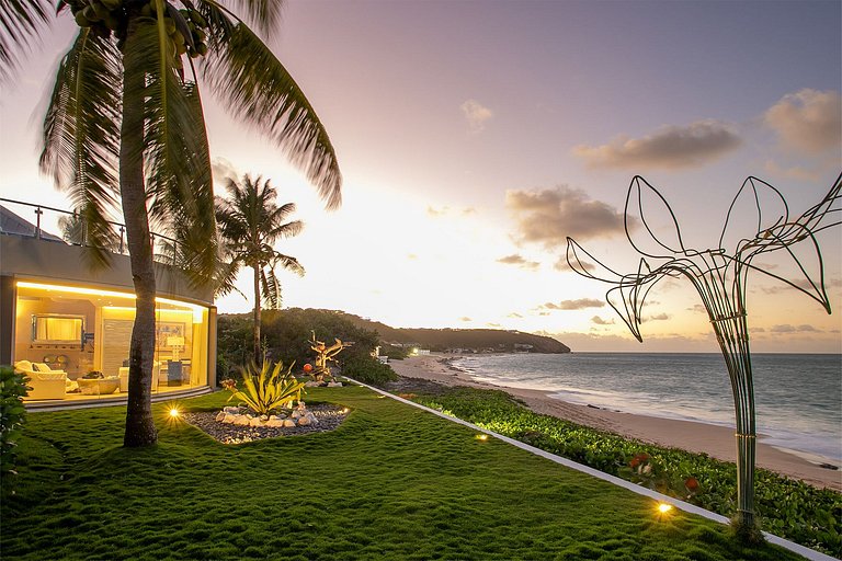 Sxm004 – Luxury beachfront villa with spa on Baie Rouge