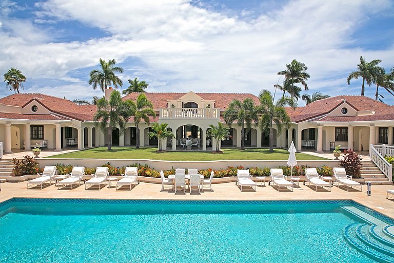 Sxm006 – Beachfront villa with pool and tennis on Plum Bay