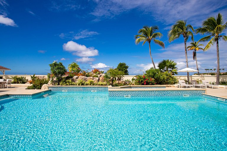 Sxm006 – Beachfront villa with pool and tennis on Plum Bay