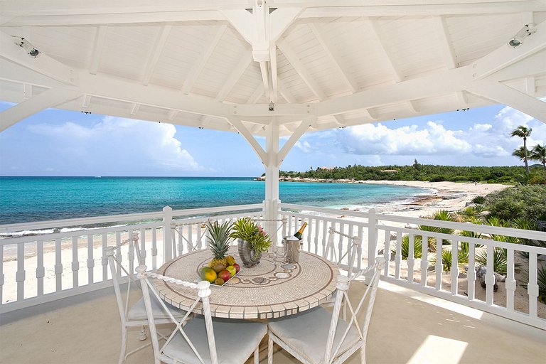 Sxm006 – Beachfront villa with pool and tennis on Plum Bay